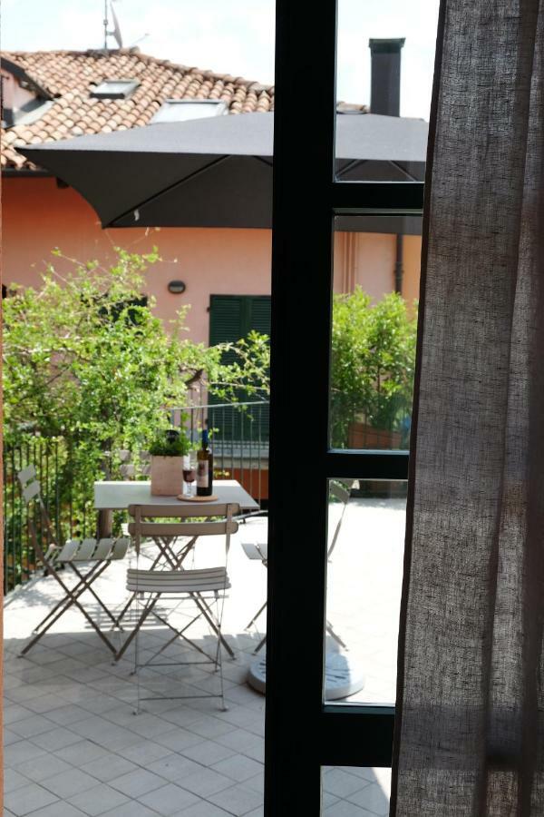 La Casa Di Ringhiera Lägenhet Alba  Exteriör bild