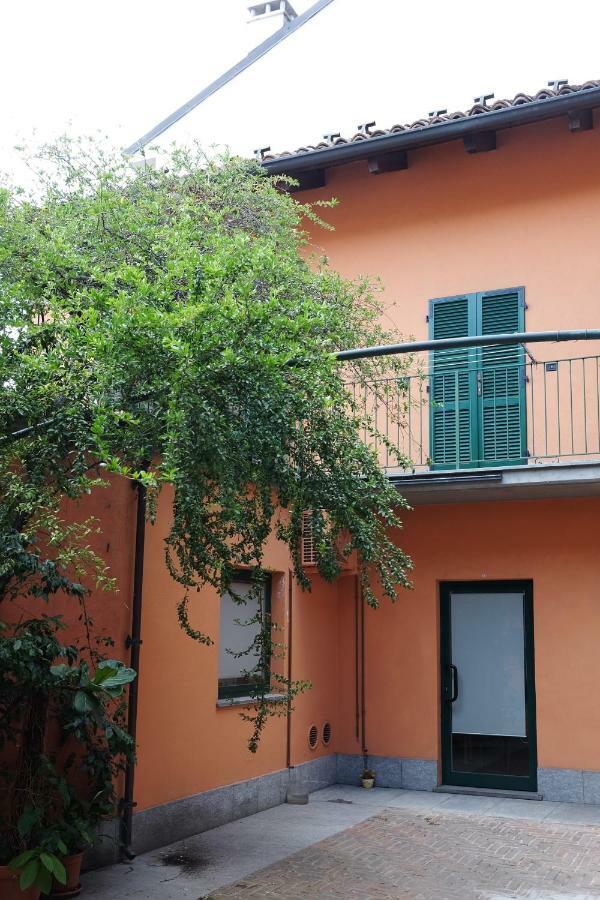 La Casa Di Ringhiera Lägenhet Alba  Exteriör bild